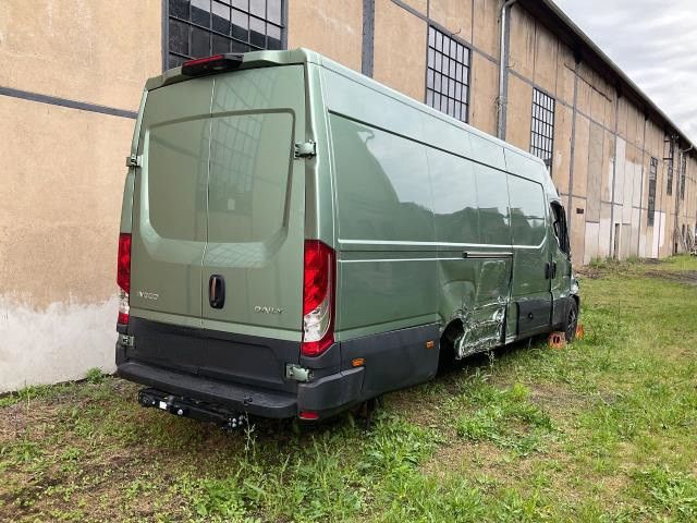 Fahrzeugabbildung Iveco 35S18 Kastenwagen Maxi hoch&lang, Unfall