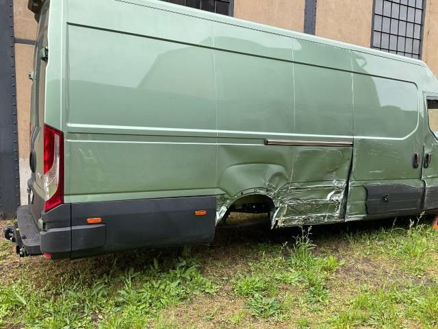 Fahrzeugabbildung Iveco 35S18 Kastenwagen Maxi hoch&lang, Unfall