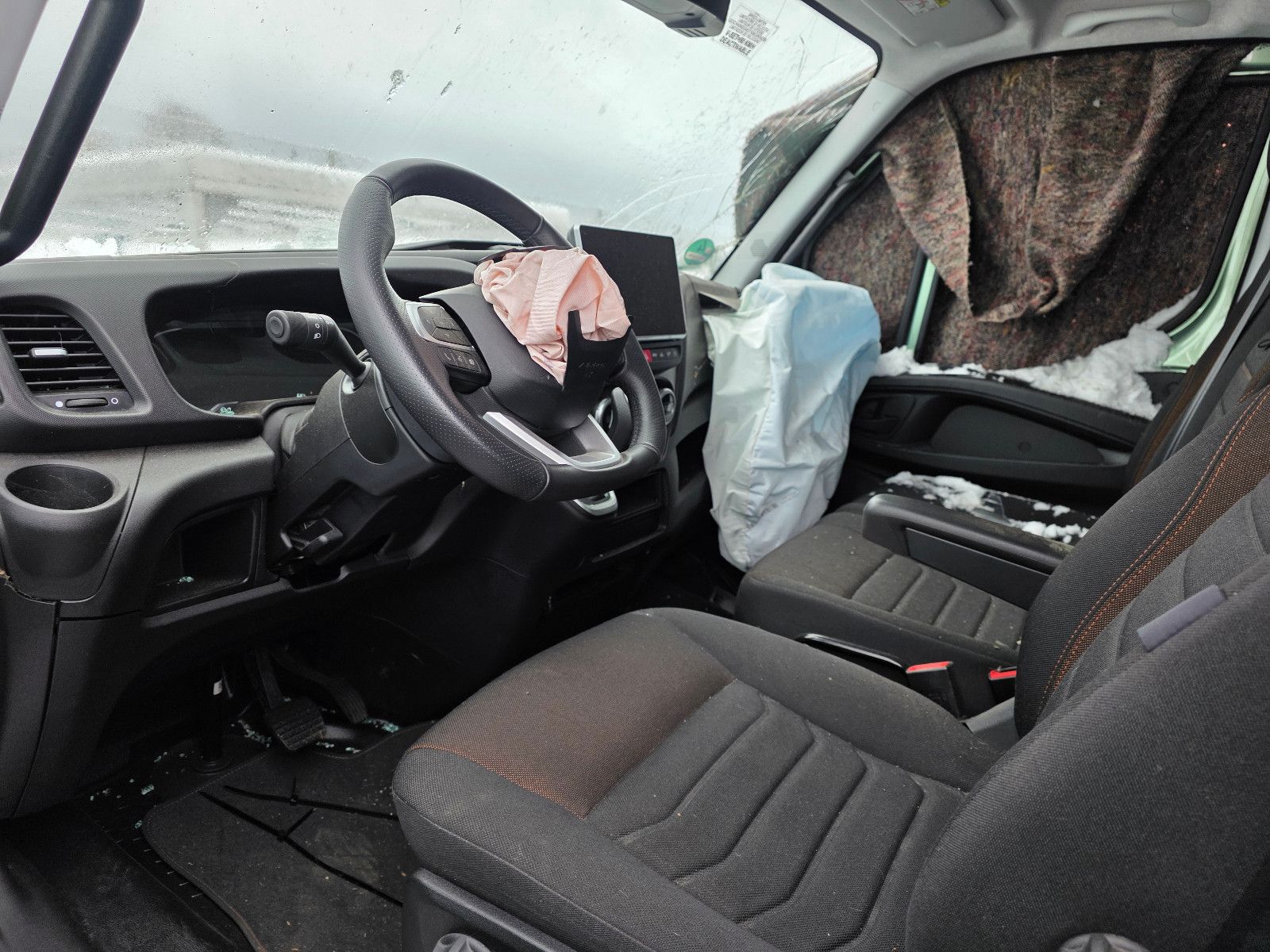 Fahrzeugabbildung Iveco 35S18 Kastenwagen Maxi hoch&lang, Unfall