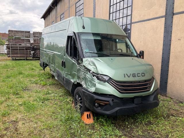 Fahrzeugabbildung Iveco 35S18 Kastenwagen Maxi hoch&lang, Unfall