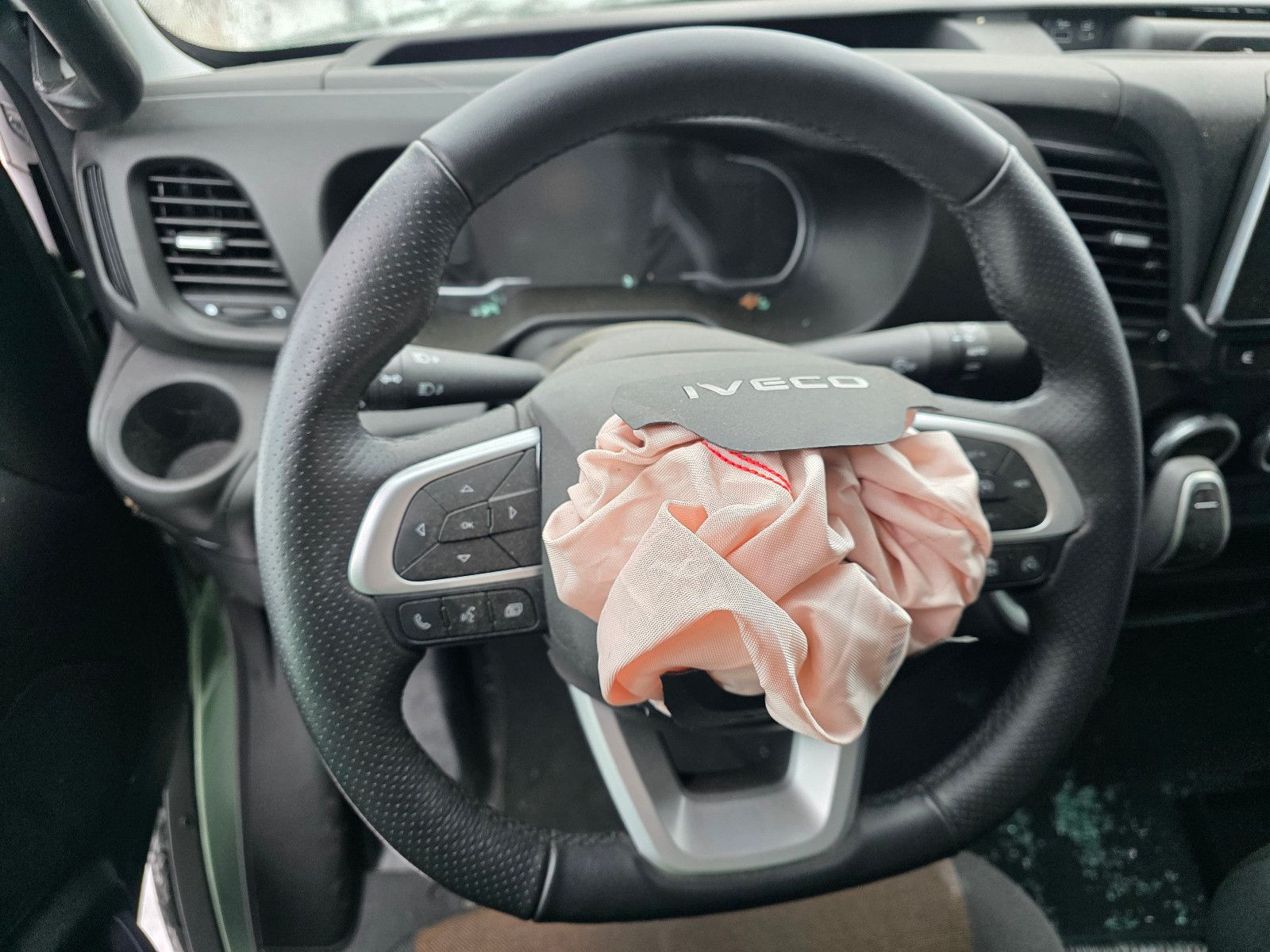 Fahrzeugabbildung Iveco 35S18 Kastenwagen Maxi hoch&lang, Unfall