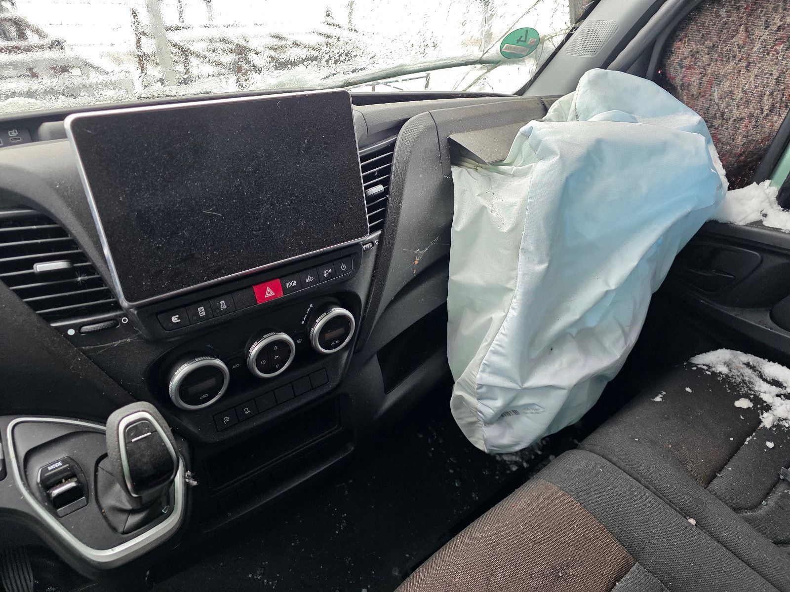 Fahrzeugabbildung Iveco 35S18 Kastenwagen Maxi hoch&lang, Unfall