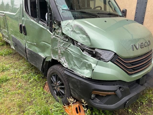 Fahrzeugabbildung Iveco 35S18 Kastenwagen Maxi hoch&lang, Unfall