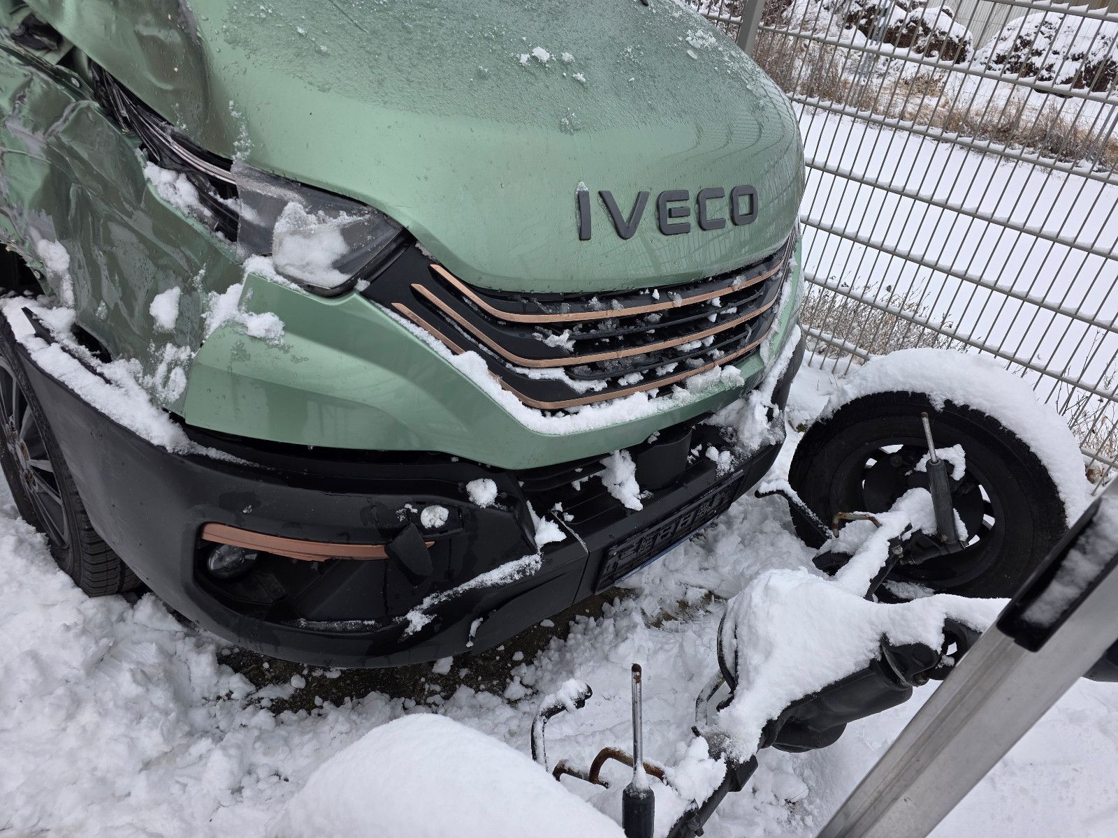 Fahrzeugabbildung Iveco 35S18 Kastenwagen Maxi hoch&lang, Unfall