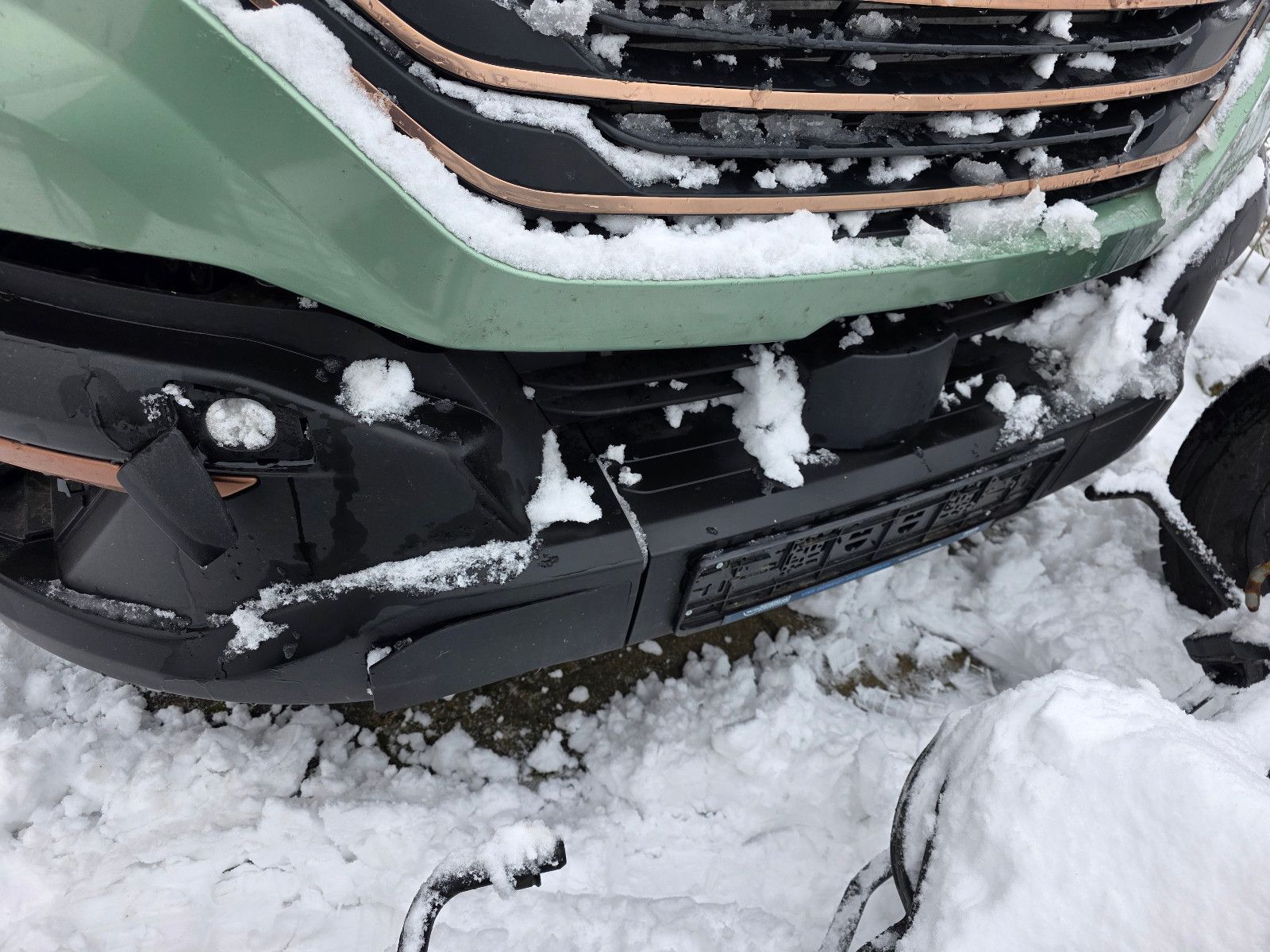 Fahrzeugabbildung Iveco 35S18 Kastenwagen Maxi hoch&lang, Unfall