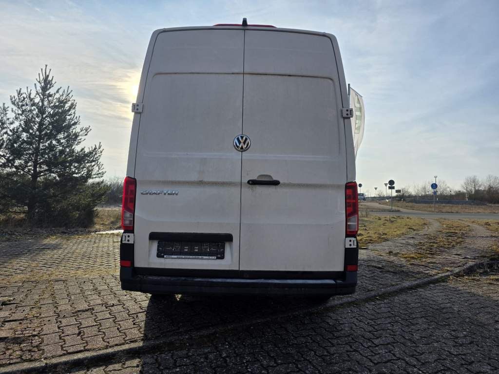 Fahrzeugabbildung Volkswagen Crafter 3,5 to, 1+2 Sitzer, AHK, 6 Gang man Scha