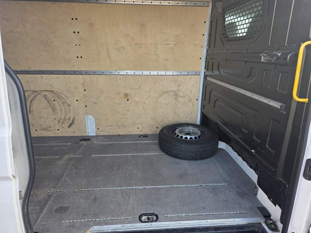 Fahrzeugabbildung Volkswagen Crafter 3,5 to, 1+2 Sitzer, AHK, 6 Gang man Scha