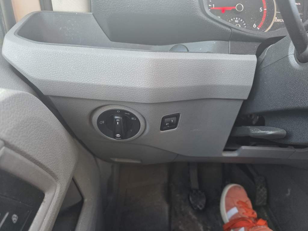 Fahrzeugabbildung Volkswagen Crafter 3,5 to, 1+2 Sitzer, AHK, 6 Gang man Scha