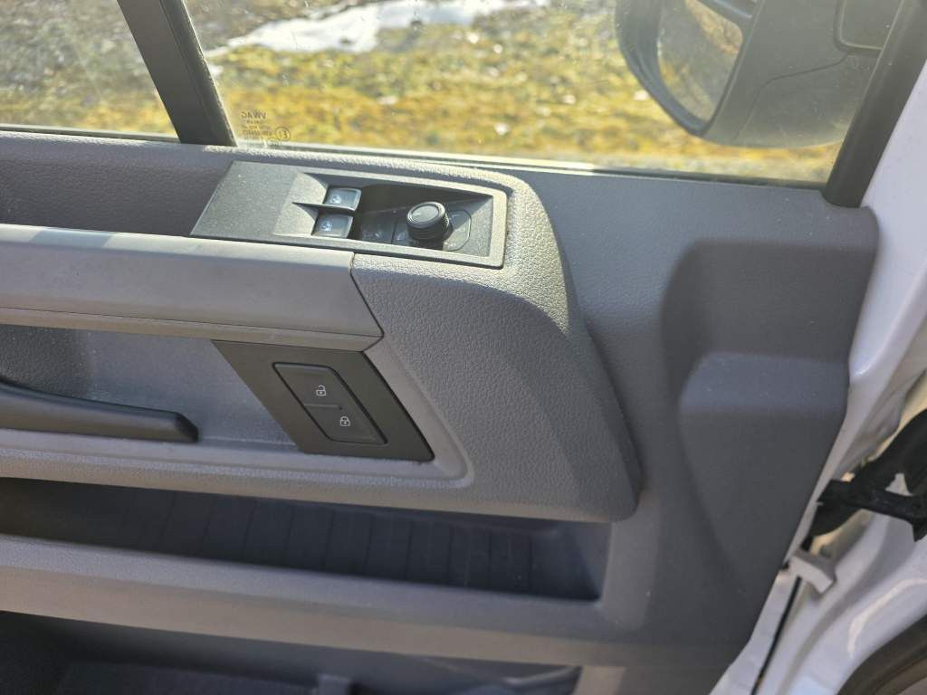 Fahrzeugabbildung Volkswagen Crafter 3,5 to, 1+2 Sitzer, AHK, 6 Gang man Scha