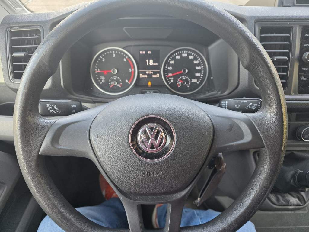 Fahrzeugabbildung Volkswagen Crafter 3,5 to, 1+2 Sitzer, AHK, 6 Gang man Scha