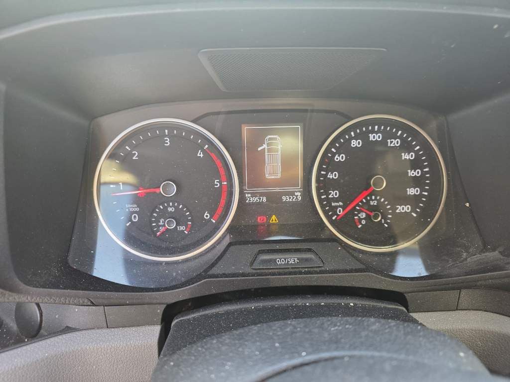 Fahrzeugabbildung Volkswagen Crafter 3,5 to, 1+2 Sitzer, AHK, 6 Gang man Scha