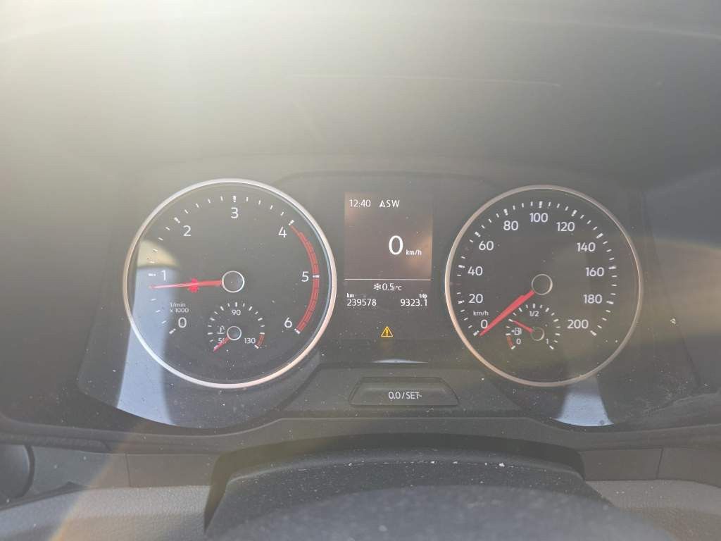 Fahrzeugabbildung Volkswagen Crafter 3,5 to, 1+2 Sitzer, AHK, 6 Gang man Scha