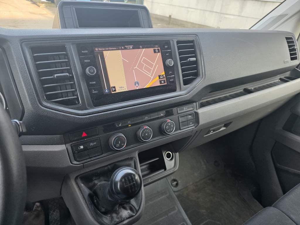 Fahrzeugabbildung Volkswagen Crafter 3,5 to, 1+2 Sitzer, AHK, 6 Gang man Scha