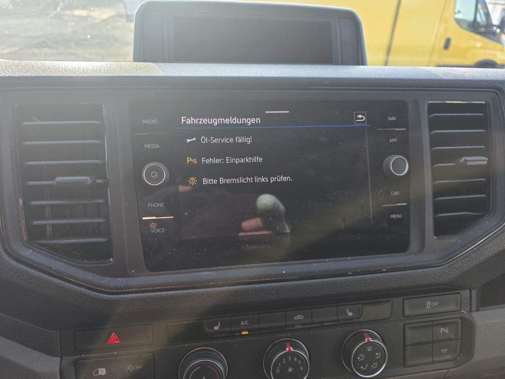 Fahrzeugabbildung Volkswagen Crafter 3,5 to, 1+2 Sitzer, AHK, 6 Gang man Scha