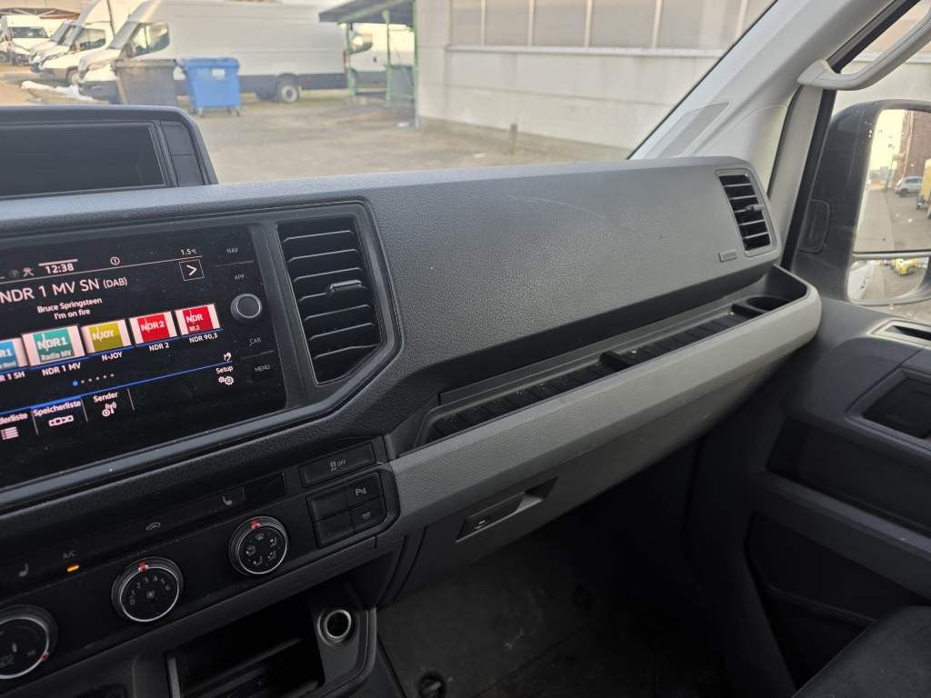 Fahrzeugabbildung Volkswagen Crafter 3,5 to, 1+2 Sitzer, AHK, 6 Gang man Scha