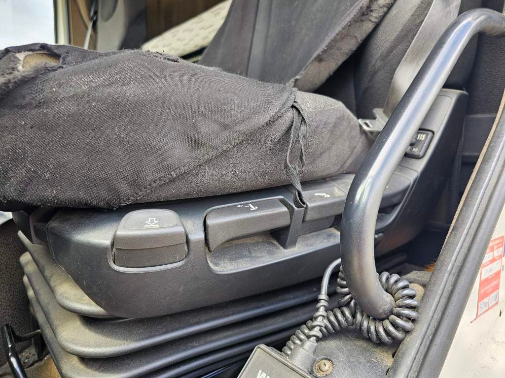 Fahrzeugabbildung DAF DAF CF 310 Space Cab, Gardine, Ladebordwand 1,5