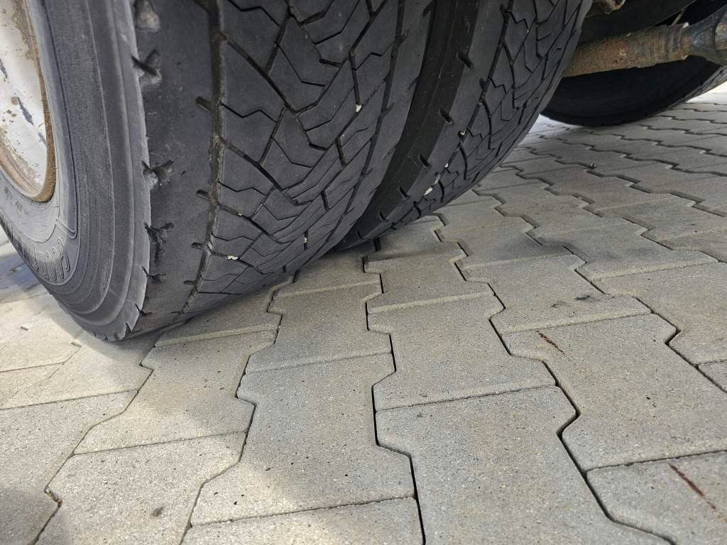 Fahrzeugabbildung DAF DAF CF 310 Space Cab, Gardine, Ladebordwand 1,5