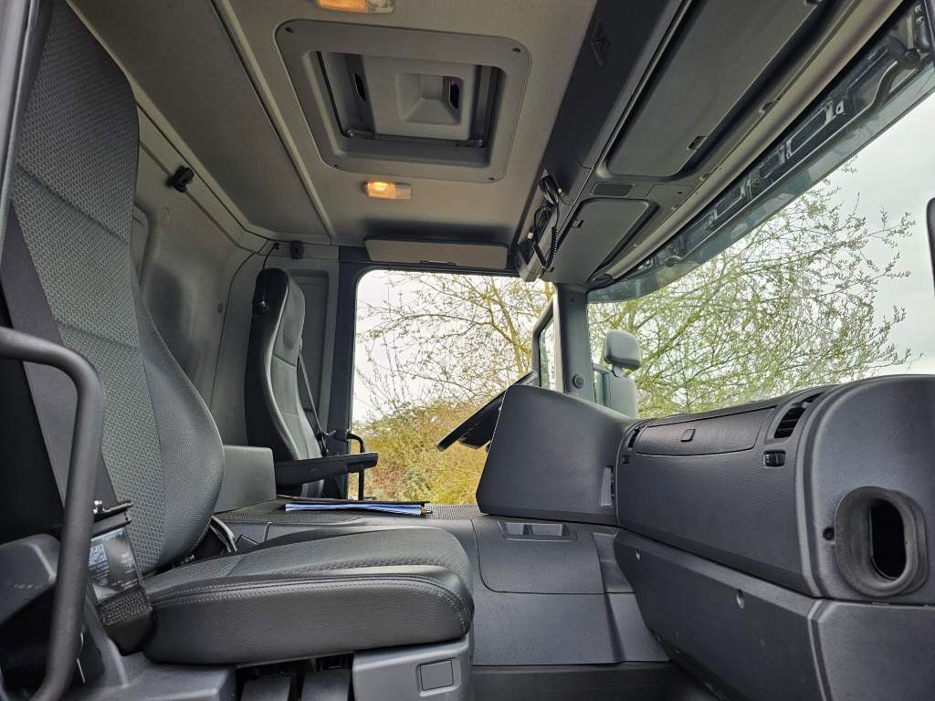 Fahrzeugabbildung Scania P400 mit Orten Schwenkwand und Orten Schwenkwand