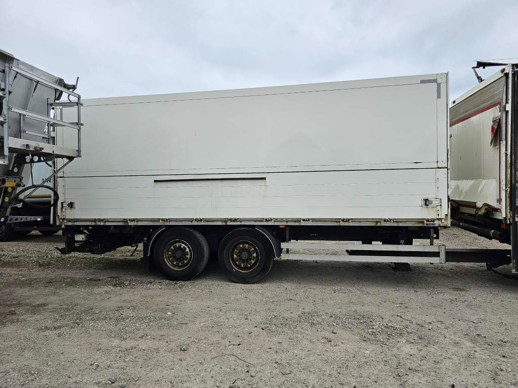 Fahrzeugabbildung Scania P400 mit Orten Schwenkwand und Orten Schwenkwand