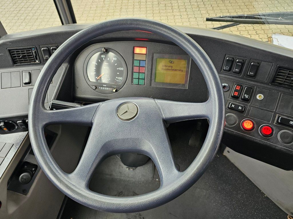 Fahrzeugabbildung Mercedes-Benz O 530 G, Gelenkbus, 3 Achser, Retarder