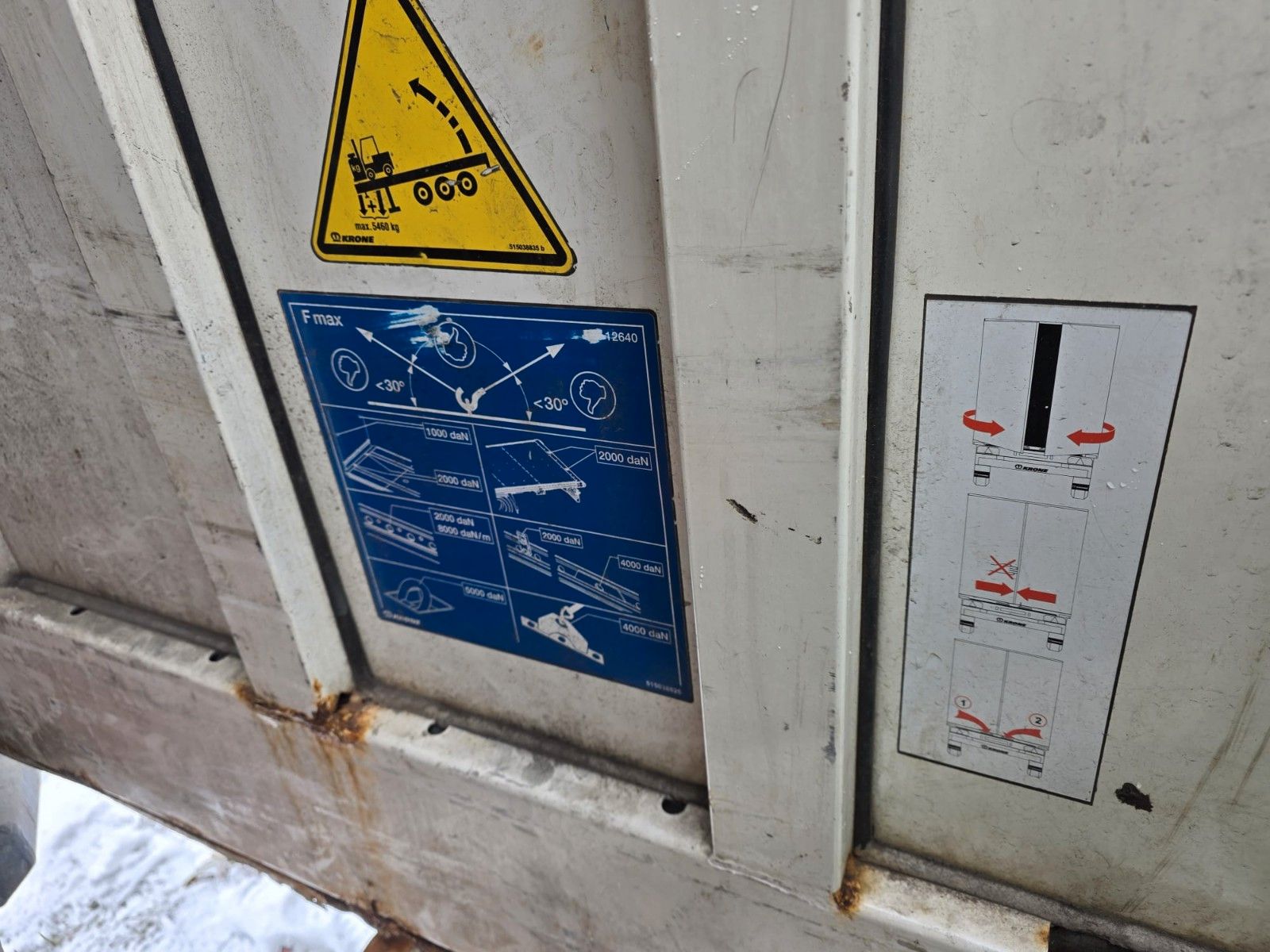 Fahrzeugabbildung Krone Gardine Lowliner, Joloda-Schienen, Hubdach