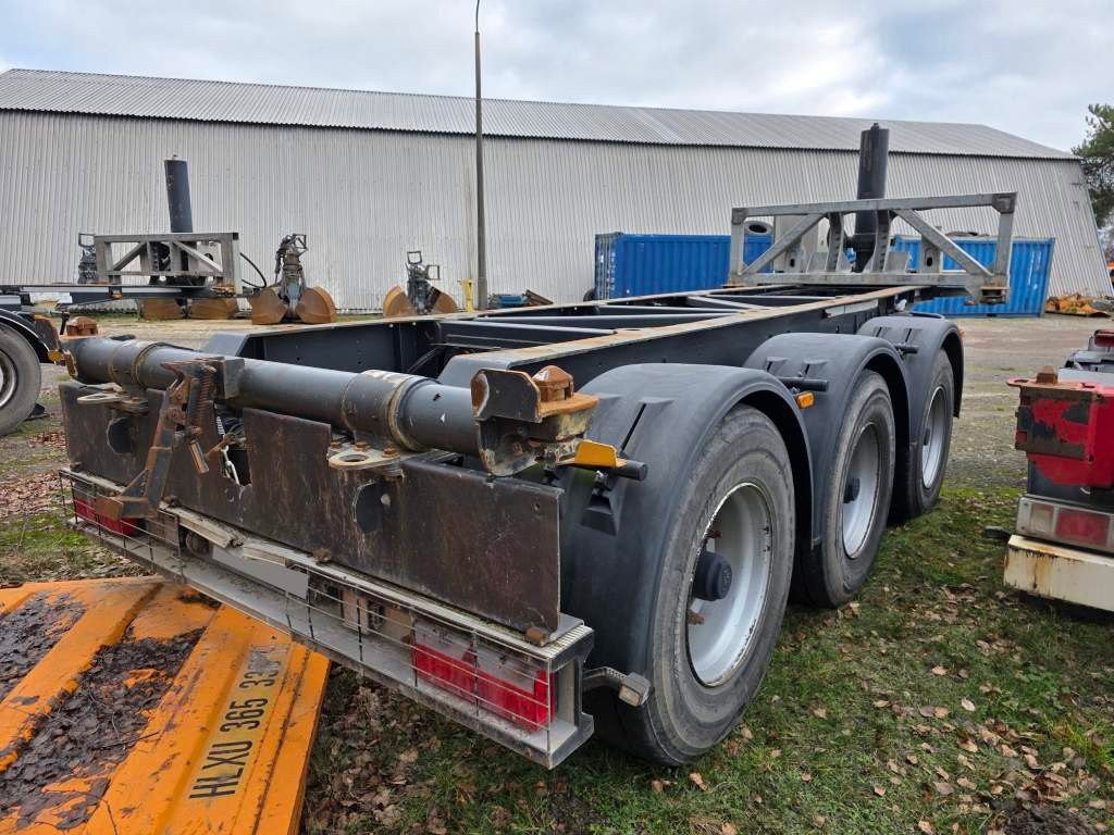 Fahrzeugabbildung Lag Kipp-Chassis 20", Liftachse,Staukiste Edelstahl