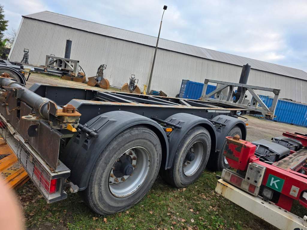 Fahrzeugabbildung Lag Kipp-Chassis 20", Liftachse,Staukiste Edelstahl