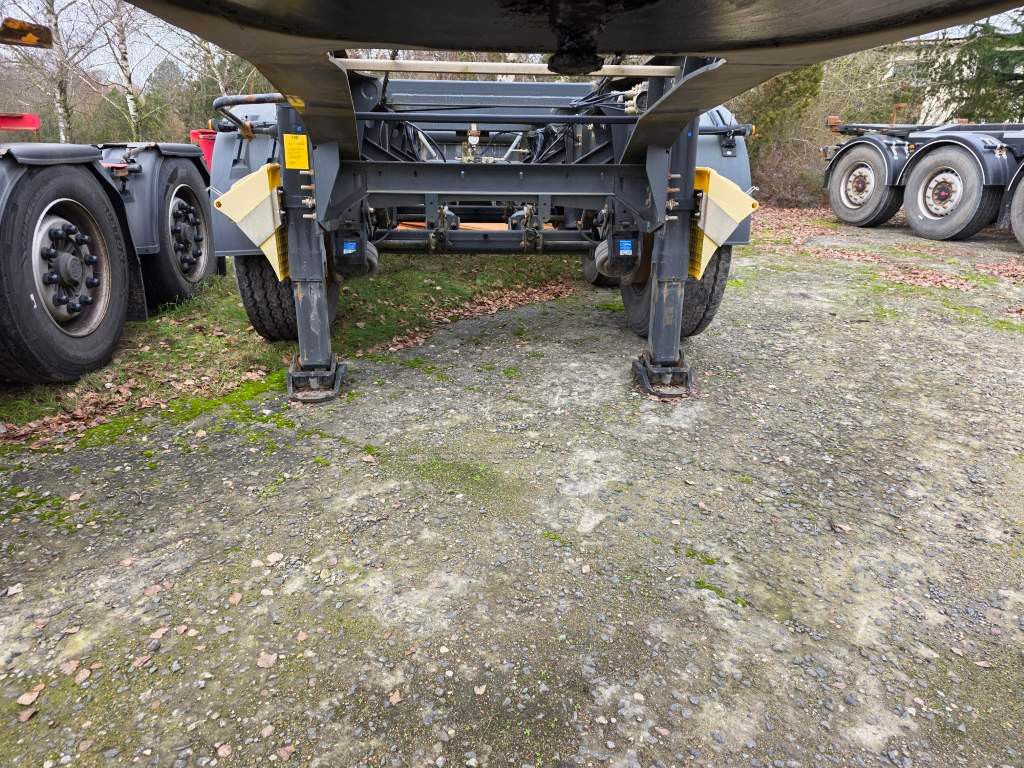 Fahrzeugabbildung Lag Kipp-Chassis 20", Liftachse,Staukiste Edelstahl