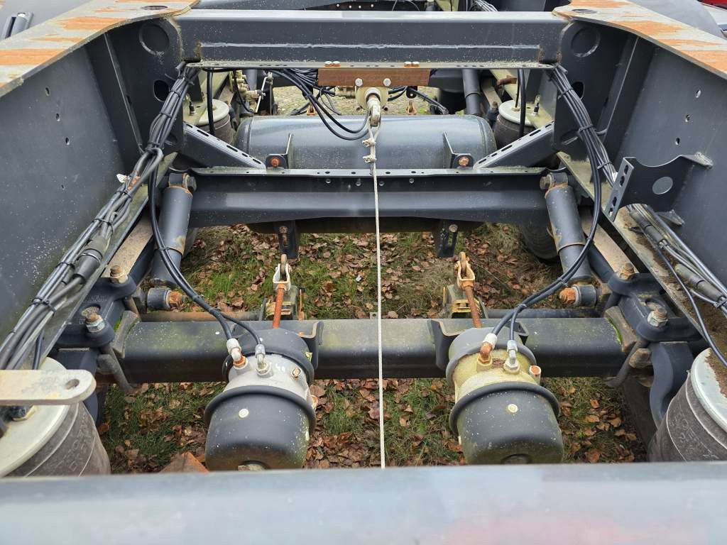 Fahrzeugabbildung Lag Kipp-Chassis 20", Liftachse,Staukiste Edelstahl