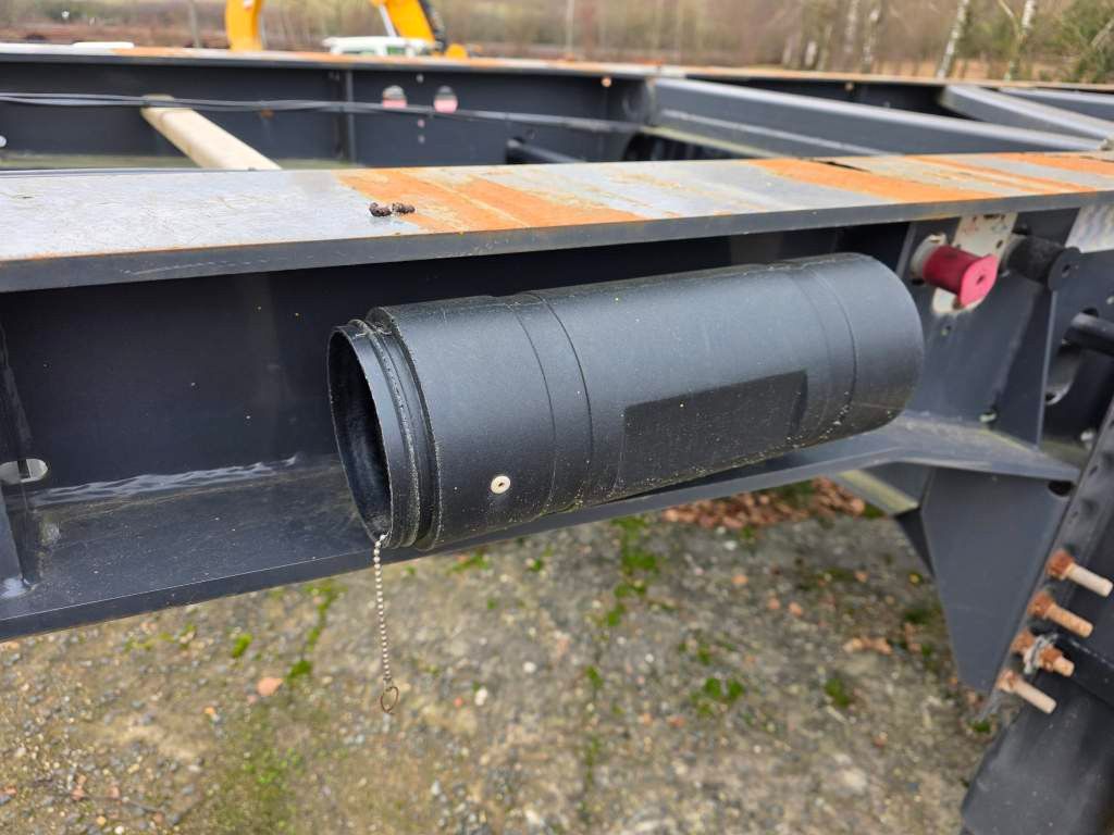 Fahrzeugabbildung Lag Kipp-Chassis 20", Liftachse,Staukiste Edelstahl