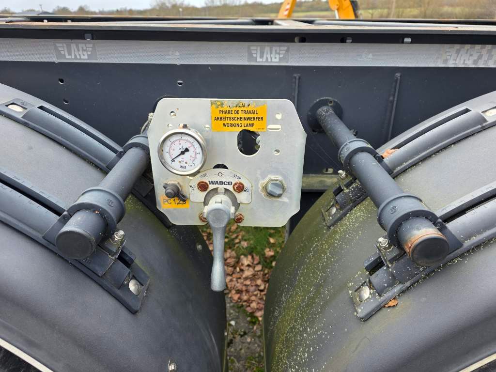 Fahrzeugabbildung Lag Kipp-Chassis 20", Liftachse,Staukiste Edelstahl