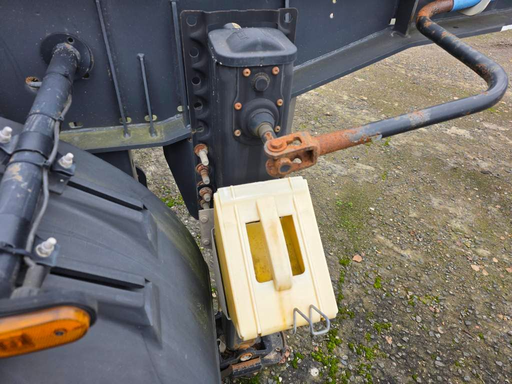 Fahrzeugabbildung Lag Kipp-Chassis 20", Liftachse,Staukiste Edelstahl