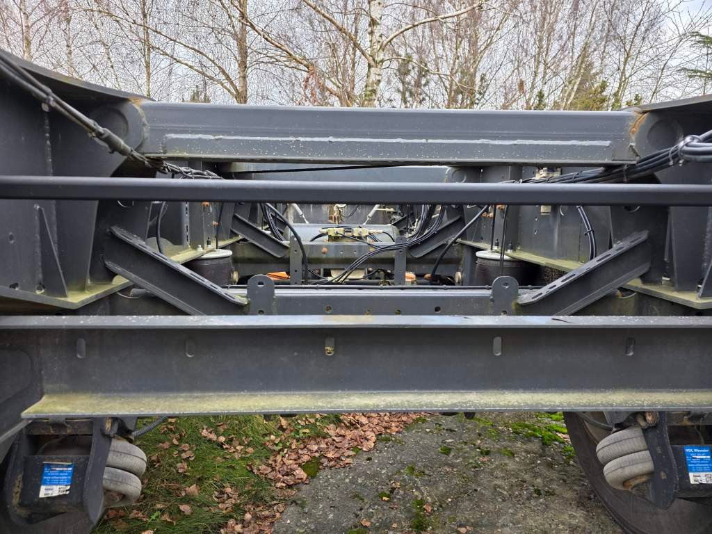 Fahrzeugabbildung Lag Kipp-Chassis 20", Liftachse,Staukiste Edelstahl