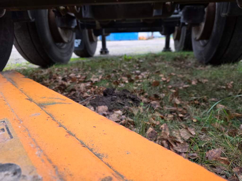 Fahrzeugabbildung Lag Kipp-Chassis 20", Liftachse,Staukiste Edelstahl