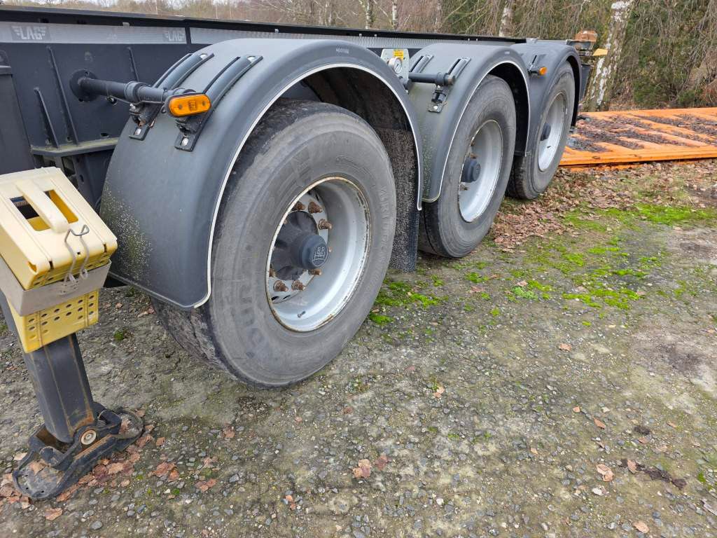 Fahrzeugabbildung Lag Kipp-Chassis 20", Liftachse,Staukiste Edelstahl