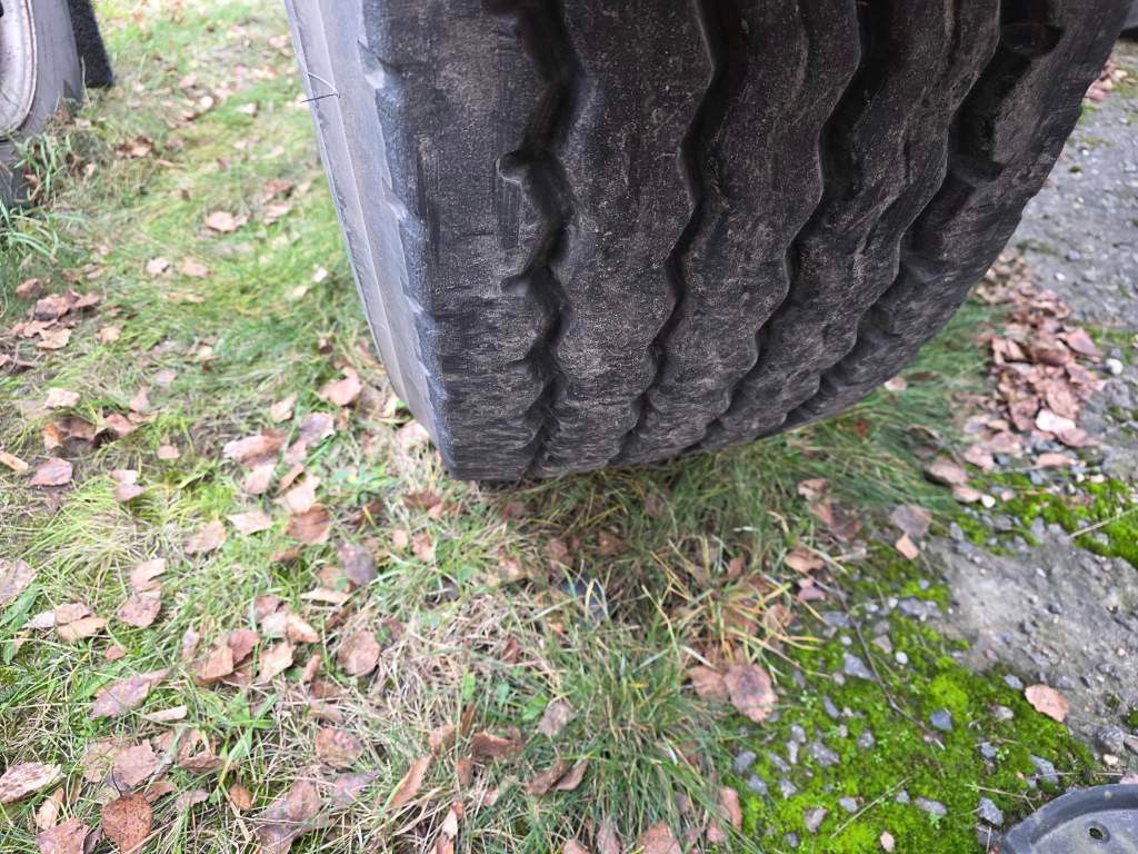 Fahrzeugabbildung Lag Kipp-Chassis 20", Liftachse,Staukiste Edelstahl