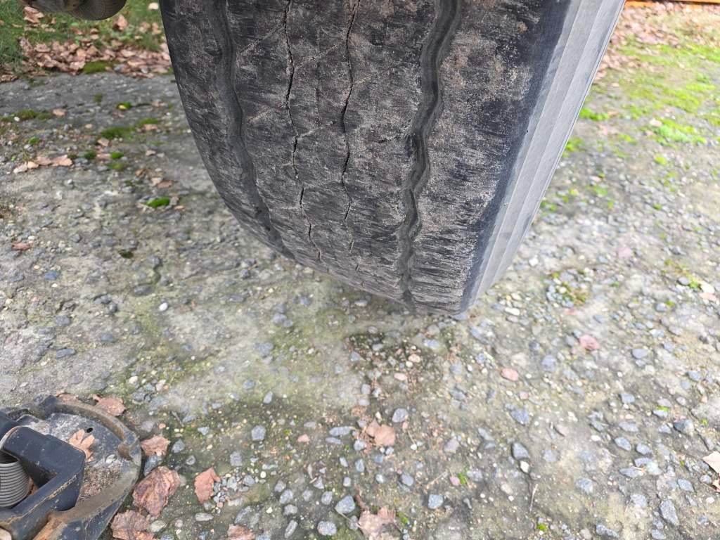 Fahrzeugabbildung Lag Kipp-Chassis 20", Liftachse,Staukiste Edelstahl