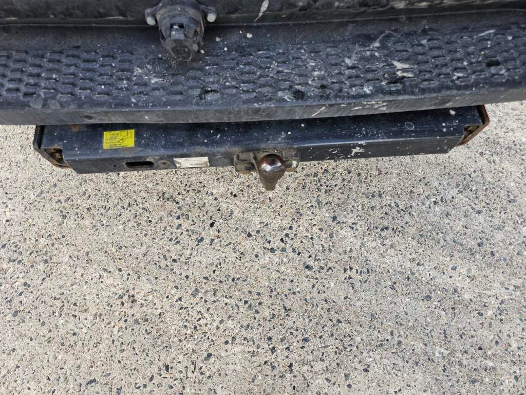 Fahrzeugabbildung Iveco 35S16 A8 V L, mittellang & hoch, kleiner Schaden