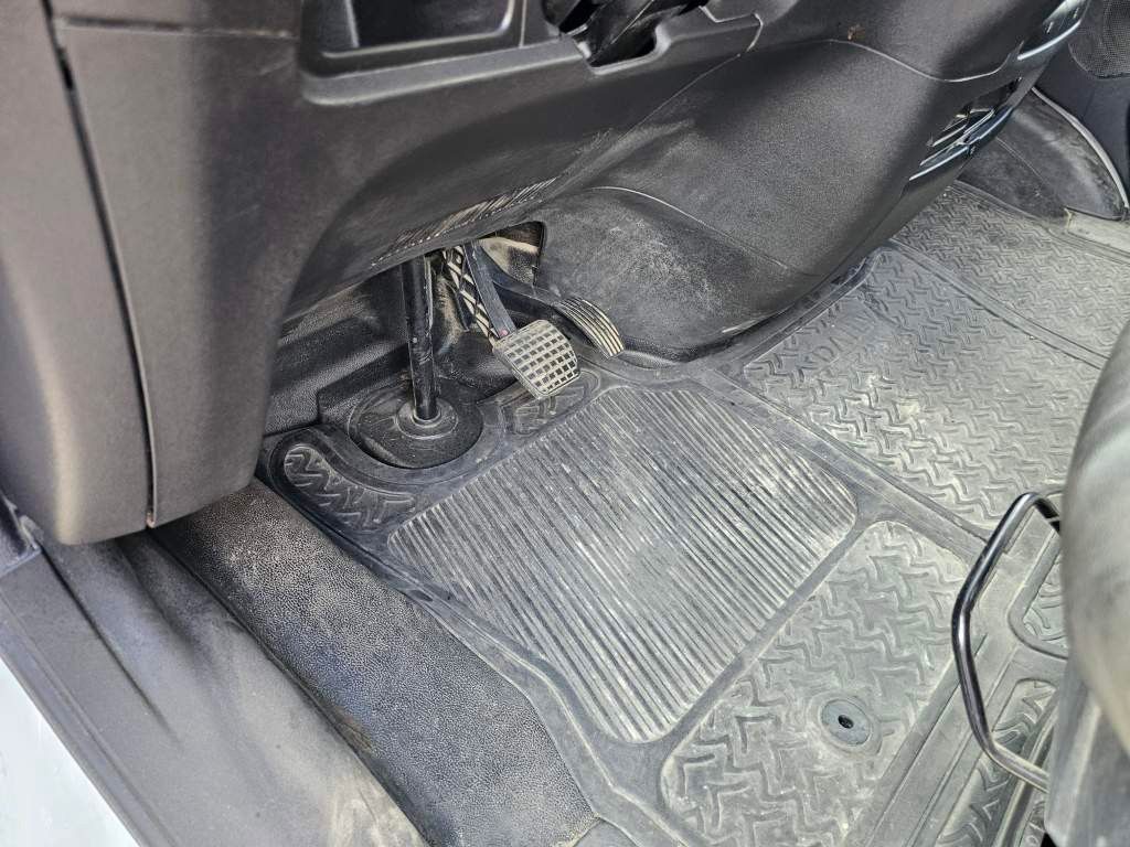 Fahrzeugabbildung Iveco 35S16 A8 V L, mittellang & hoch, kleiner Schaden