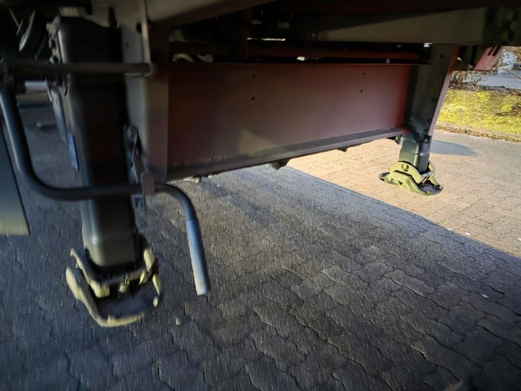 Fahrzeugabbildung Schmitz Cargobull City Tiefkühler, 2. Achs drehbar, 3 to Ladebordw