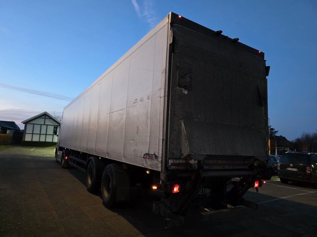 Fahrzeugabbildung Schmitz Cargobull City Tiefkühler, 2. Achs drehbar, 3 to Ladebordw