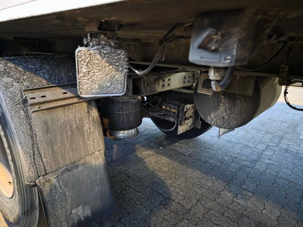 Fahrzeugabbildung Schmitz Cargobull City Tiefkühler, 2. Achs drehbar, 3 to Ladebordw