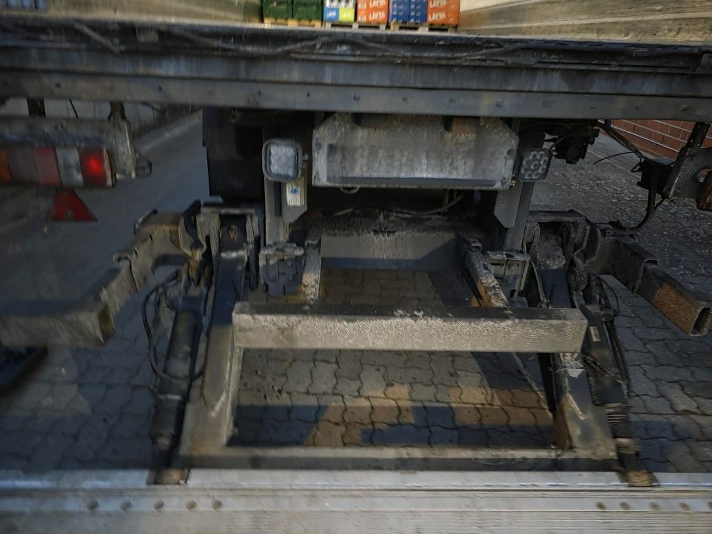 Fahrzeugabbildung Schmitz Cargobull City Tiefkühler, 2. Achs drehbar, 3 to Ladebordw