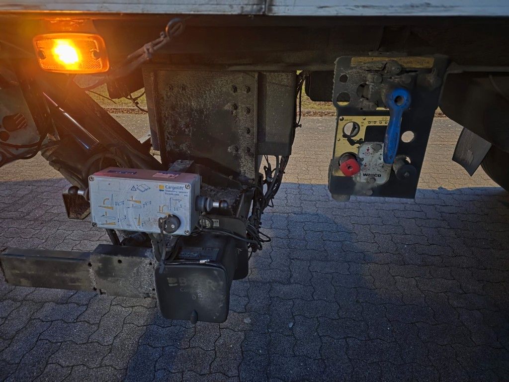 Fahrzeugabbildung Schmitz Cargobull City Tiefkühler, 2. Achs drehbar, 3 to Ladebordw