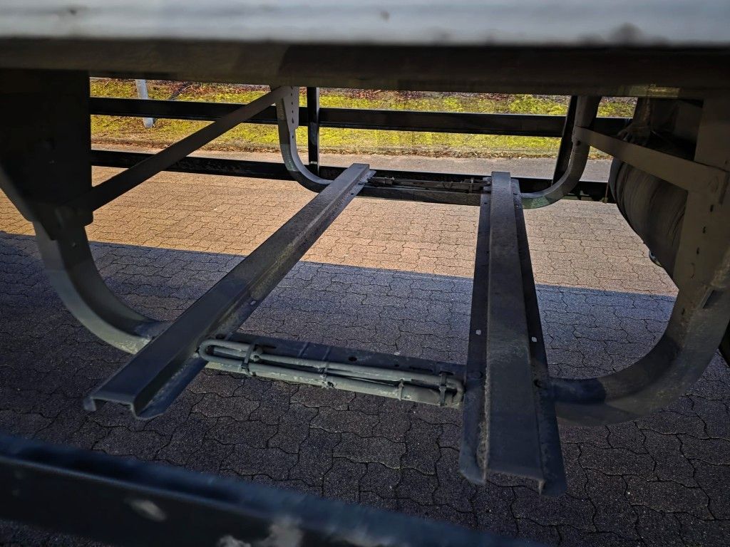 Fahrzeugabbildung Schmitz Cargobull City Tiefkühler, 2. Achs drehbar, 3 to Ladebordw