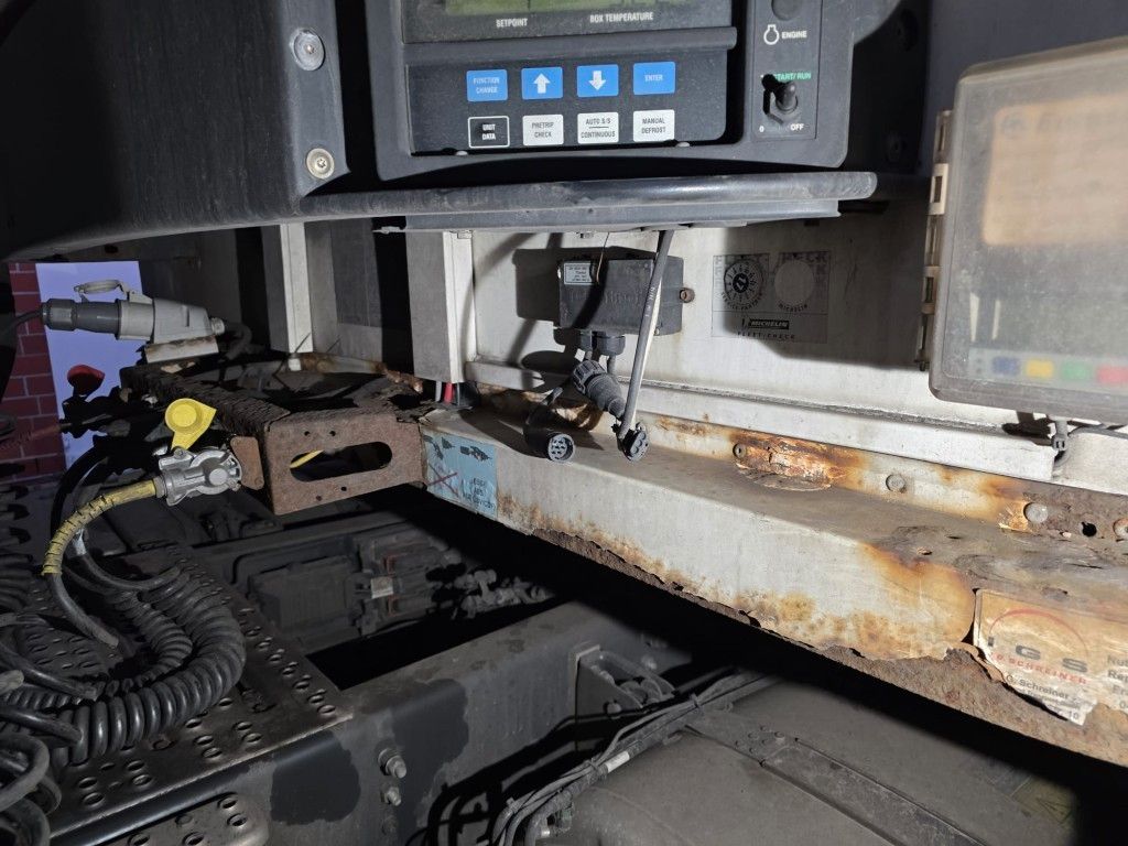 Fahrzeugabbildung Schmitz Cargobull City Tiefkühler, 2. Achs drehbar, 3 to Ladebordw