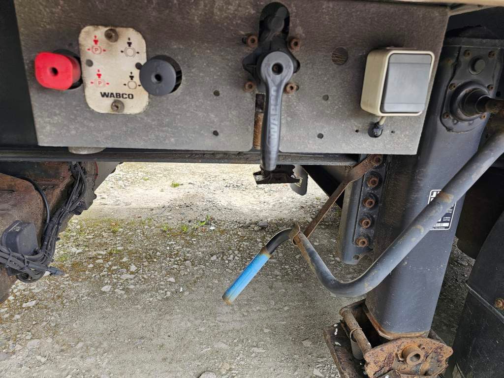 Fahrzeugabbildung Scania P400 mit Orten Schwenkwand und Orten Schwenkwand