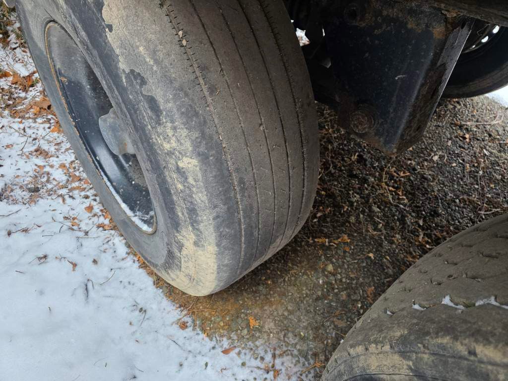 Fahrzeugabbildung Meiller Stahlmulde MHKS 41/3-S, Schütte, Liftachse