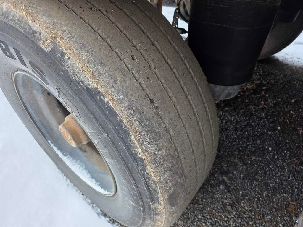 Fahrzeugabbildung Meiller Stahlmulde MHKS 41/3-S, Schütte, Liftachse