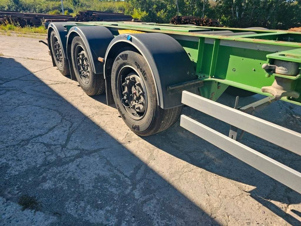 Fahrzeugabbildung Wielton Vario Containerchassis, Reifendruckkontrolle